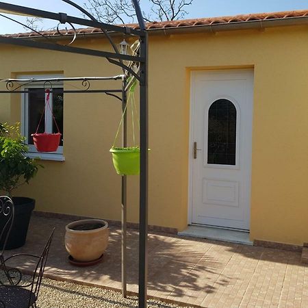 Ferienwohnung 19 Rue Du Cadran Montmorillon Exterior foto